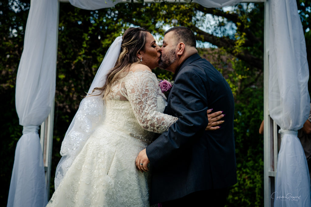A wedding kiss at Swiss Park